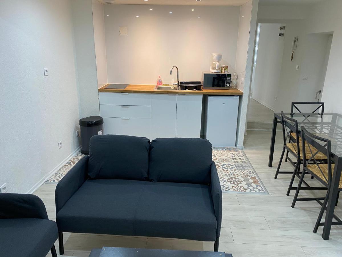 Appartement 2Eme Etage 42M2 Hyper Centre Ville / Parking Gratuit Riom Buitenkant foto