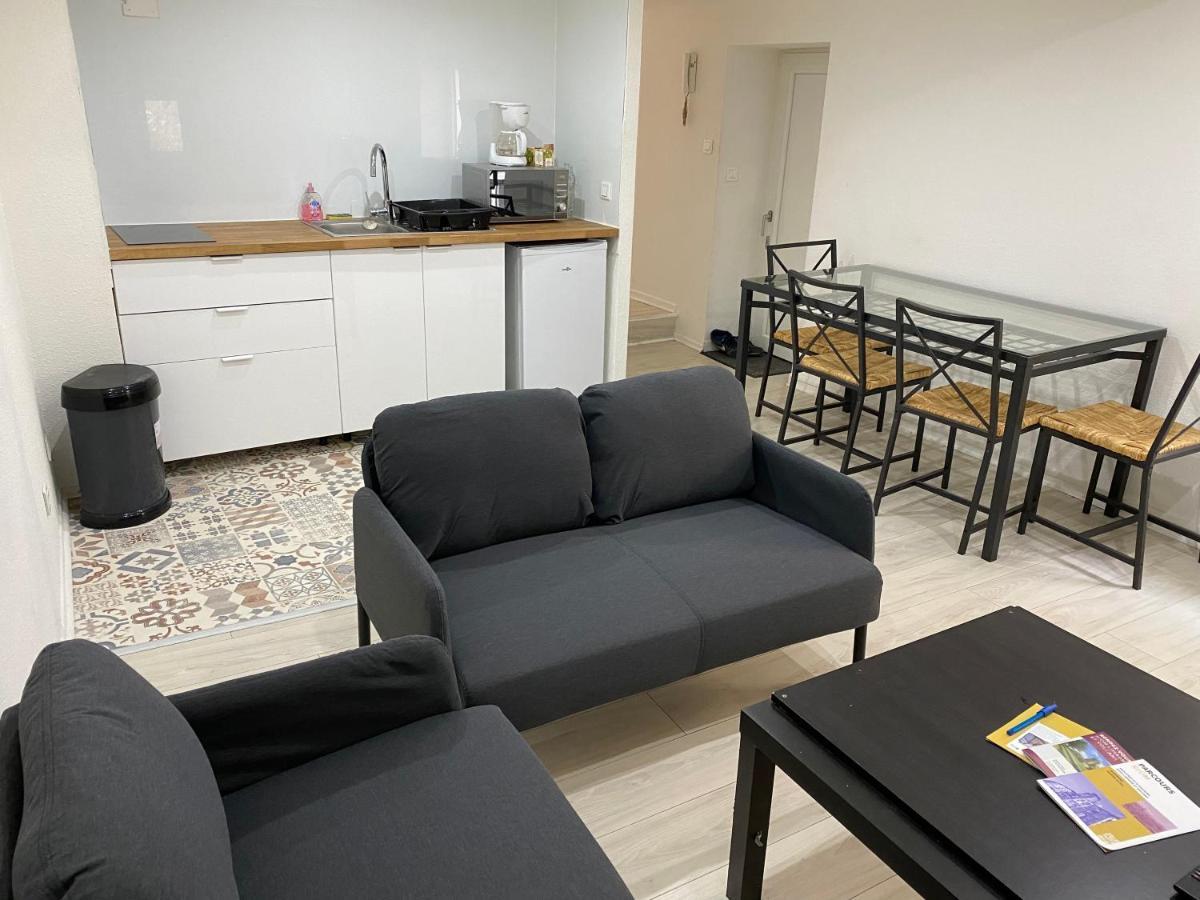 Appartement 2Eme Etage 42M2 Hyper Centre Ville / Parking Gratuit Riom Buitenkant foto